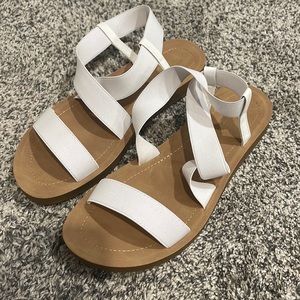 NWOT Dream Pairs Sandals 8.5